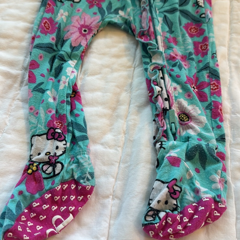 Hello Kitty x Posh Peanut Footie Pajamas (9-12 mos) - Picture 3 of 9